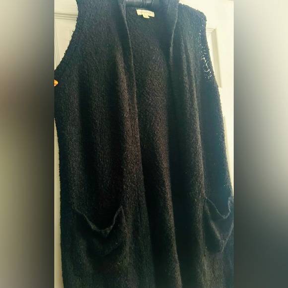 Women's Black Sleeveless Sweater Vest, hooded with pockets, plus size 14/16 - Picture 3 of 4